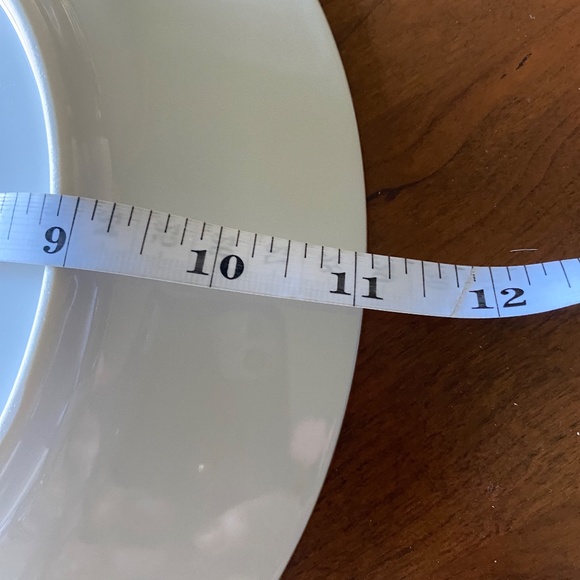 Six (6) fine white bone china plates (chargers) with 22K gold banding - Picture 6 of 13